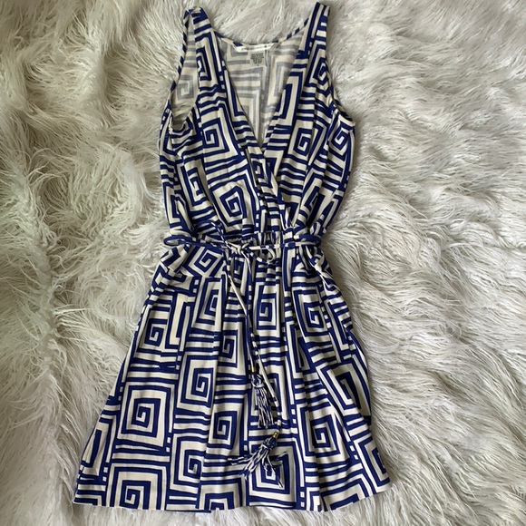 Diane Von Furstenberg Dresses & Skirts - DVF 100% Silk Dress